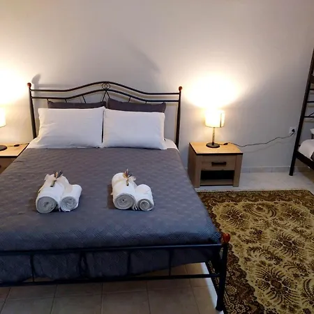 Gk Porto Heli Apartment Rozaíika